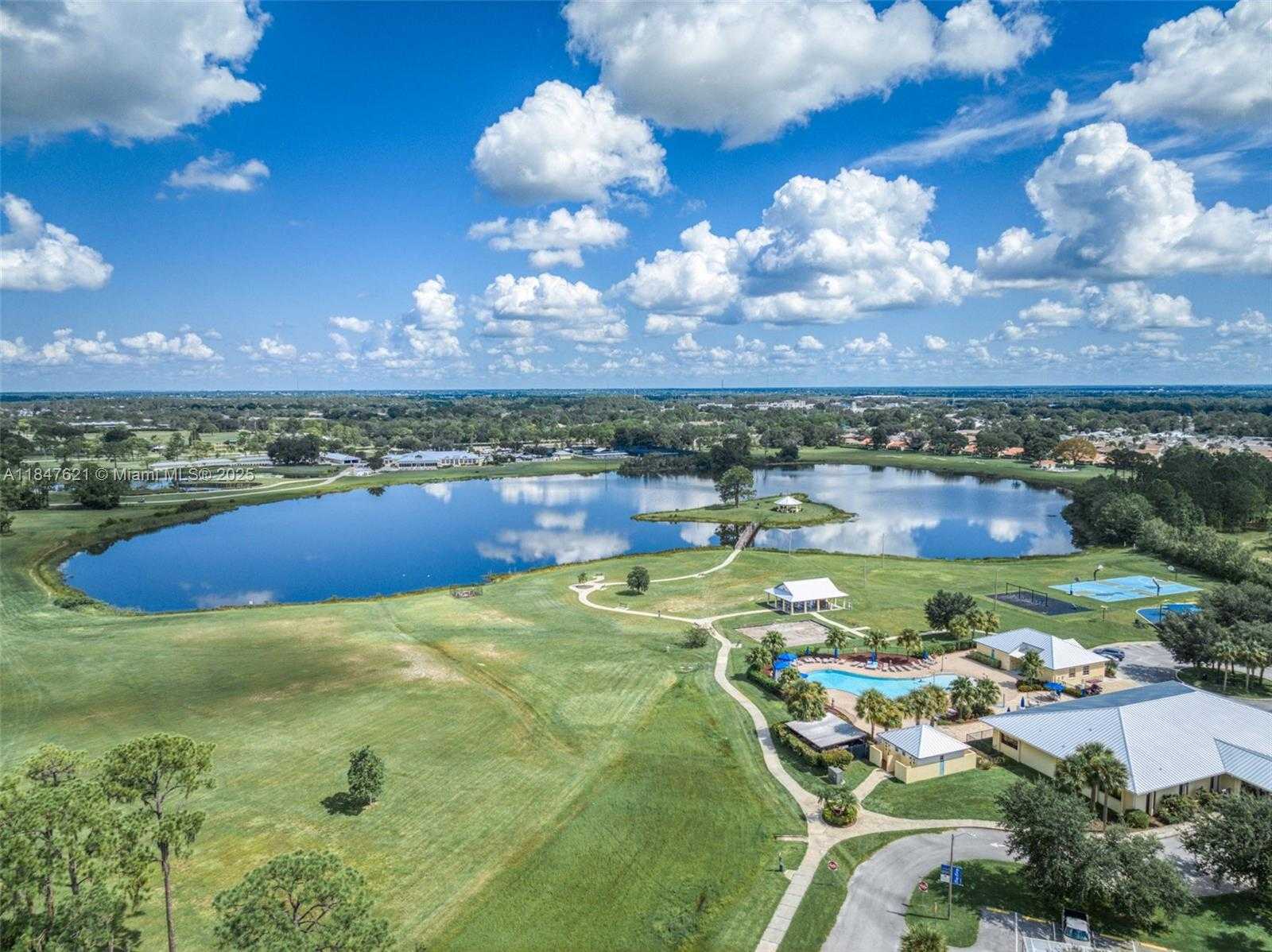 Small Image of 4715 LEUCADENDRA DR, Sebring Number 48
