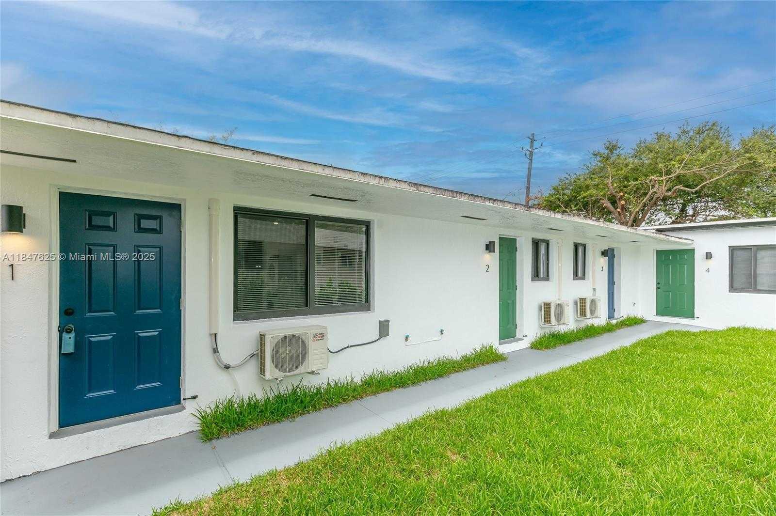 Small Image of 6125 SOUTH WEST 40TH CT, Miramar Number 2