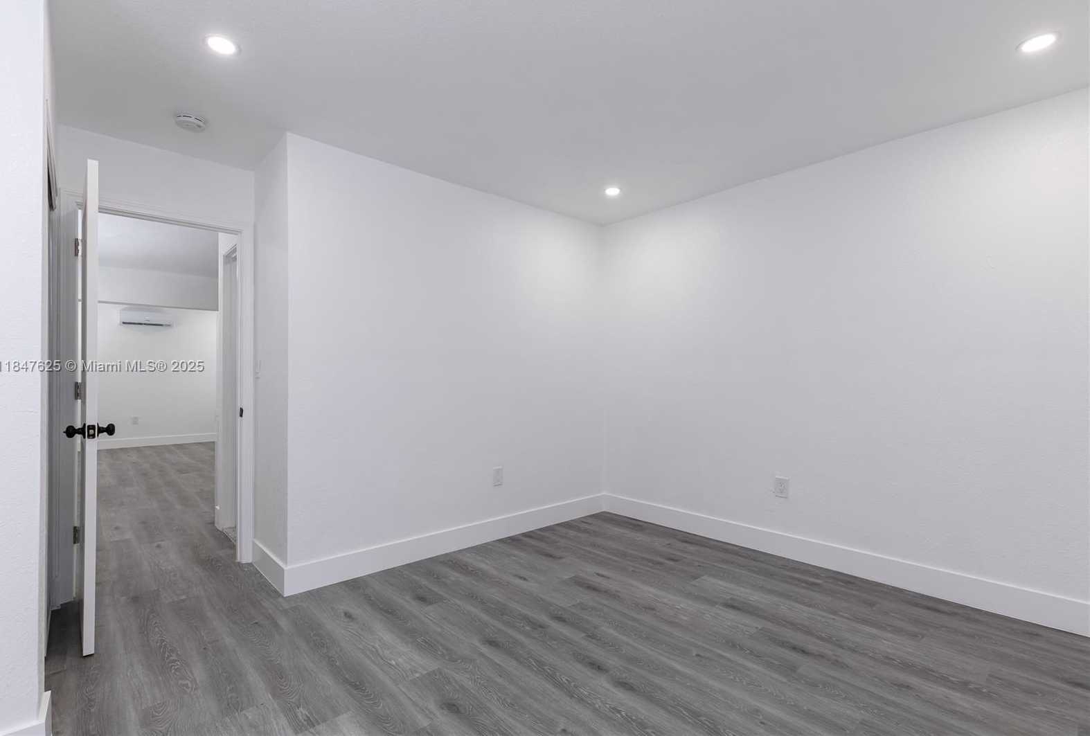 Small Image of 6125 SOUTH WEST 40TH CT, Miramar Number 41