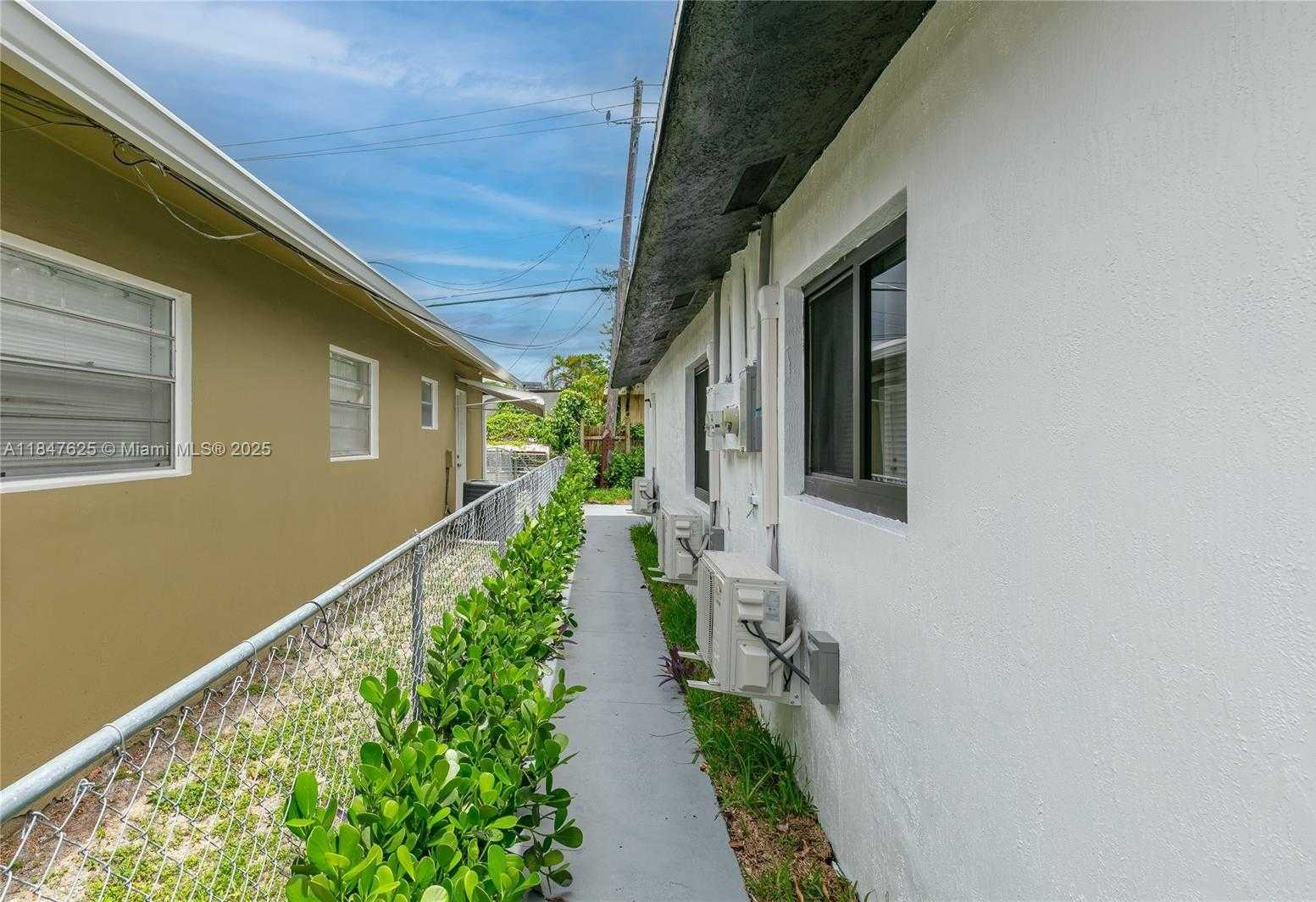 Small Image of 6125 SOUTH WEST 40TH CT, Miramar Number 5