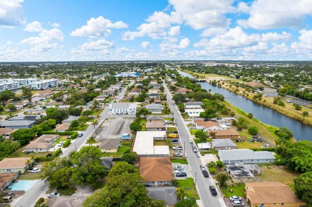 Small Image of 320 NORTH EAST 13TH AVE #10, Boynton Beach Number 2