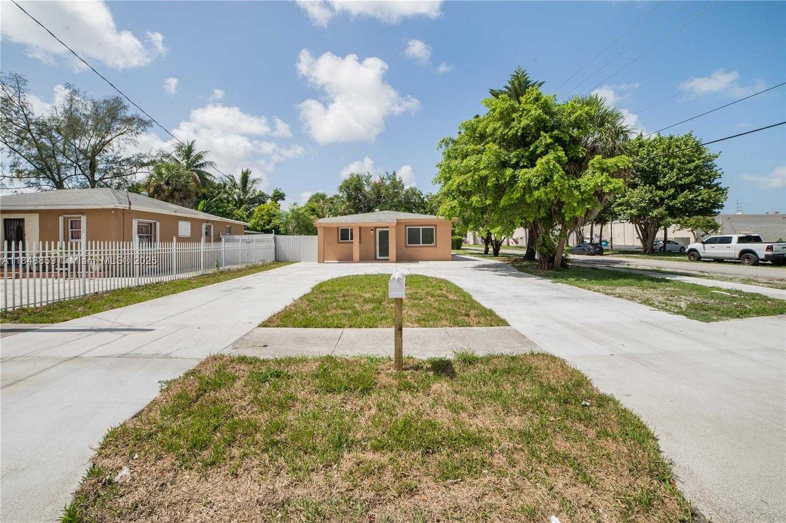 Small Image of 801 NORTH WEST 109TH ST #2, Miami Number 10