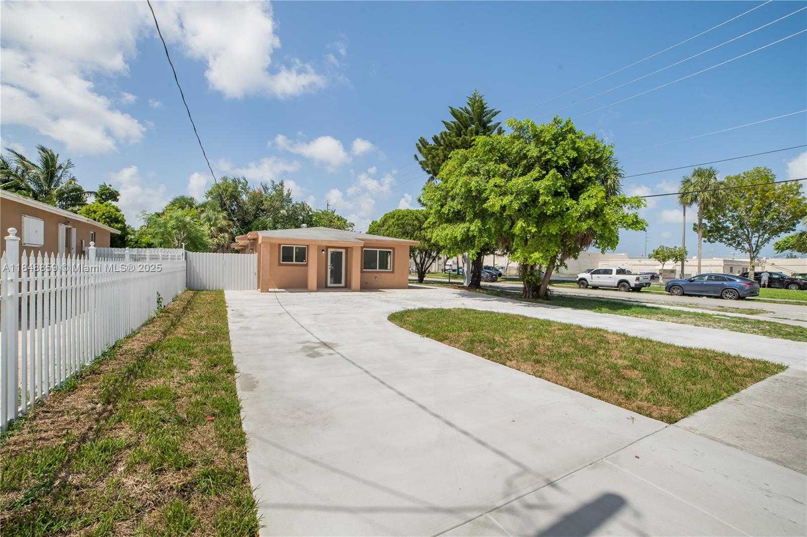 Small Image of 801 NORTH WEST 109TH ST #2, Miami Number 11