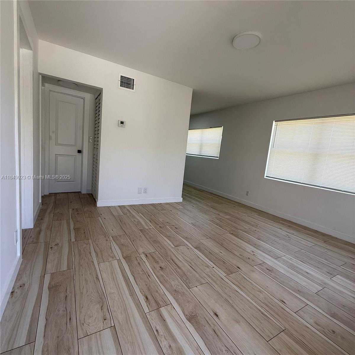 Small Image of 1827 NORTH DIXIE HWY, Fort Lauderdale Number 14