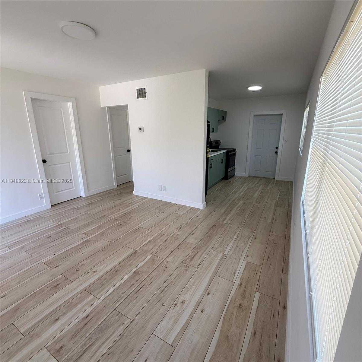 Small Image of 1827 NORTH DIXIE HWY, Fort Lauderdale Number 15