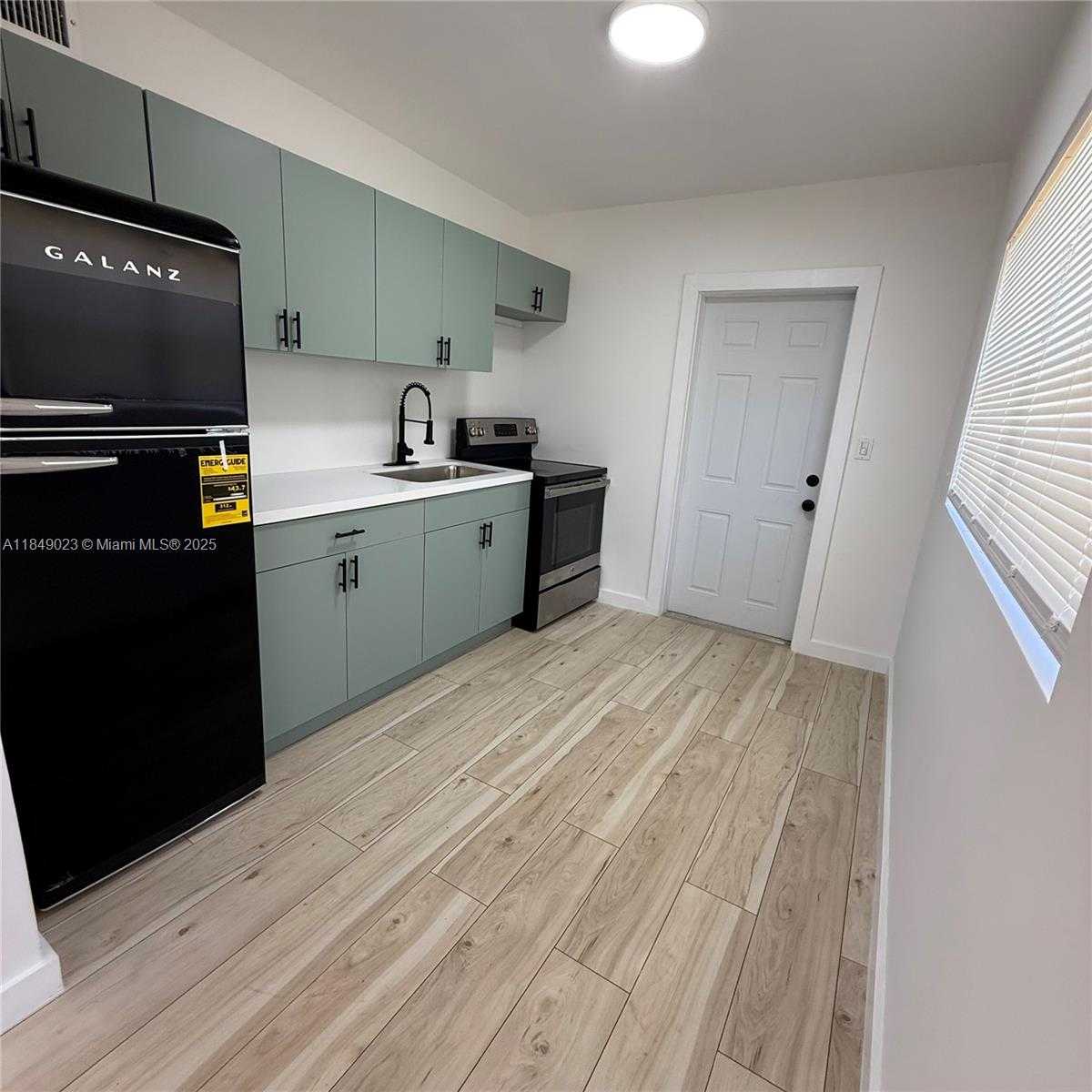 Small Image of 1827 NORTH DIXIE HWY, Fort Lauderdale Number 16