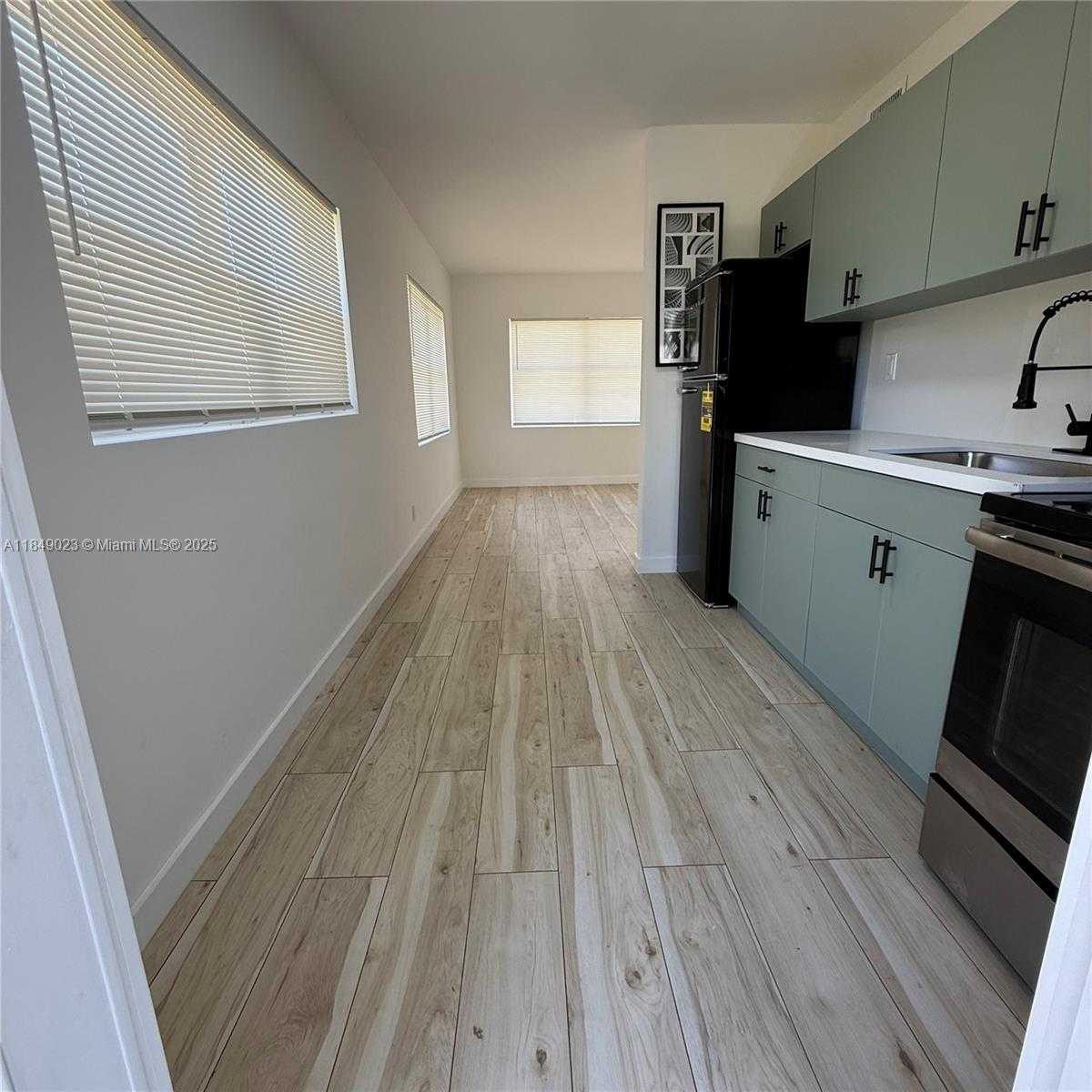 Small Image of 1827 NORTH DIXIE HWY, Fort Lauderdale Number 17