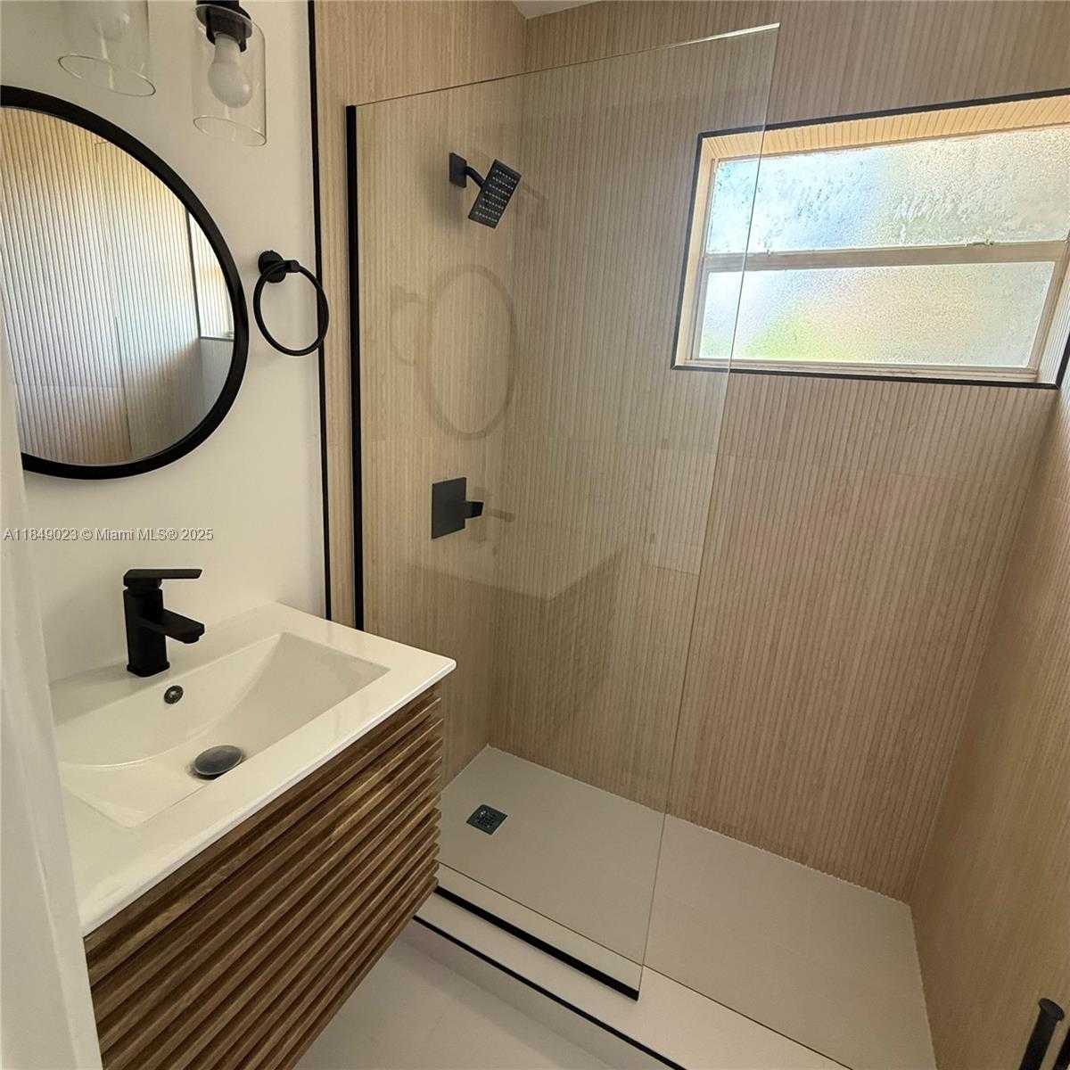 Small Image of 1827 NORTH DIXIE HWY, Fort Lauderdale Number 2