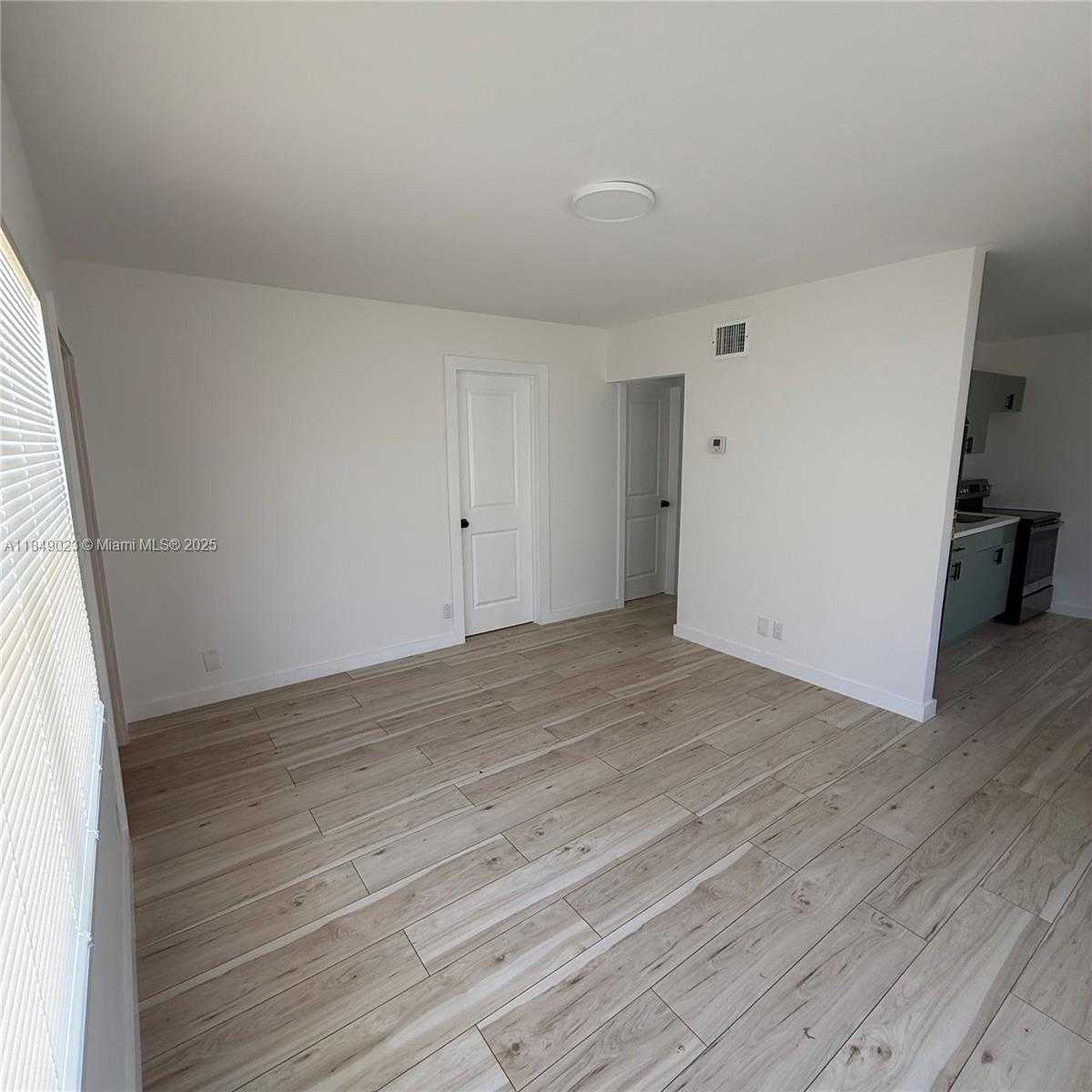 Small Image of 1827 NORTH DIXIE HWY, Fort Lauderdale Number 22