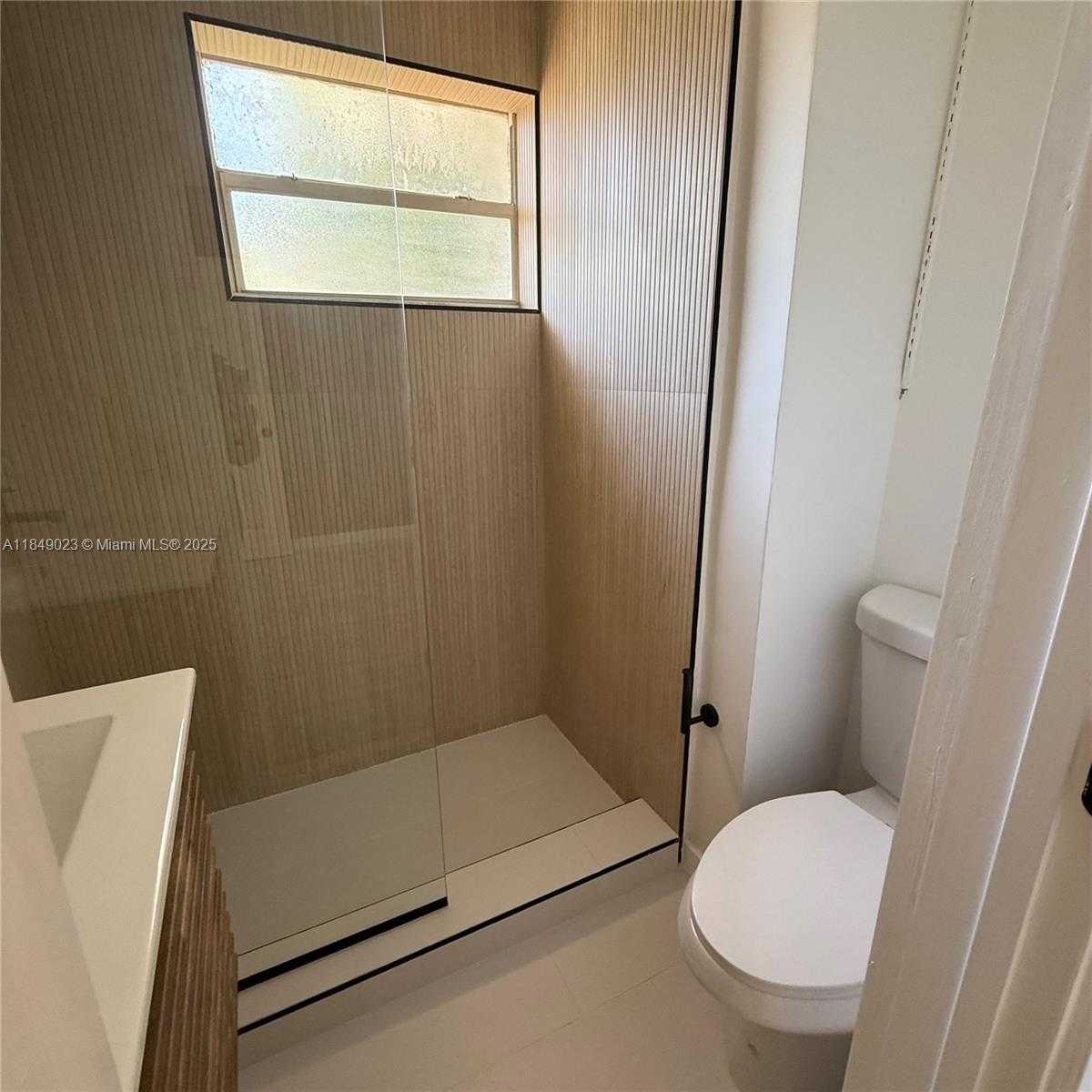 Small Image of 1827 NORTH DIXIE HWY, Fort Lauderdale Number 3