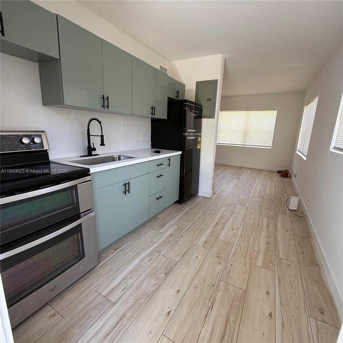 Small Image of 1827 NORTH DIXIE HWY, Fort Lauderdale Number 7