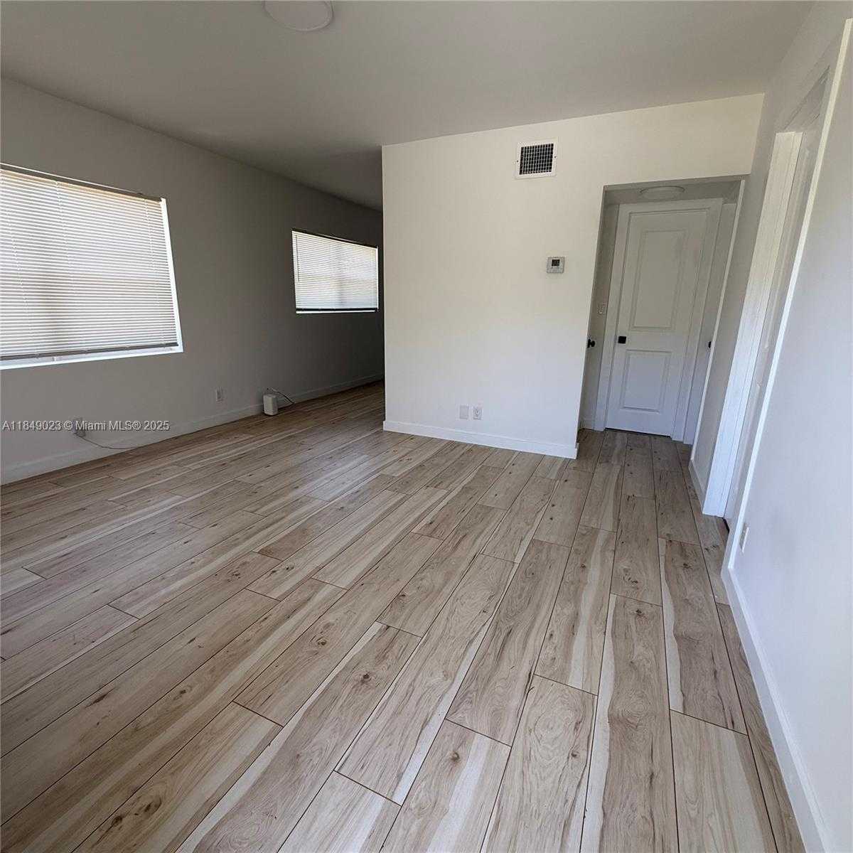 Small Image of 1827 NORTH DIXIE HWY, Fort Lauderdale Number 9
