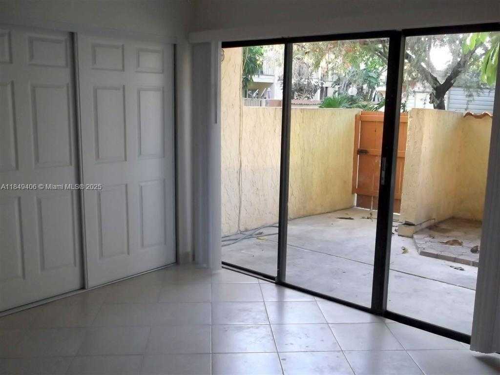 Small Image of 7777 GRANDE ST #4, Sunrise Number 12