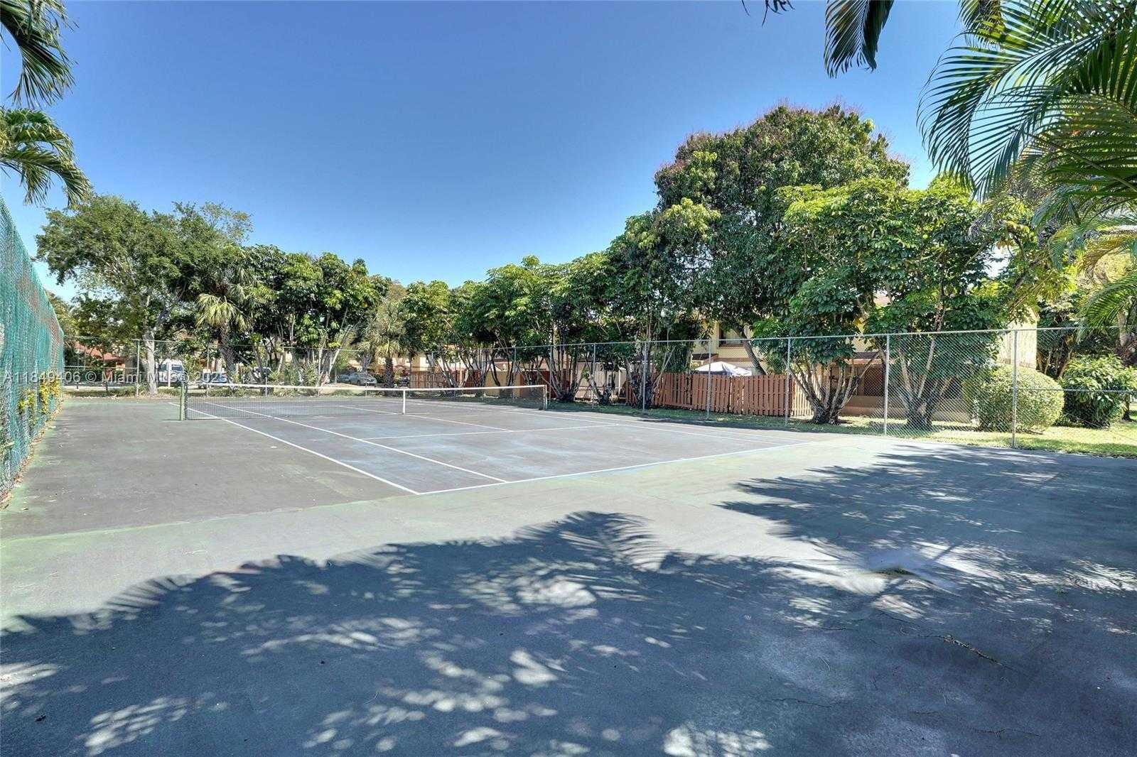 Small Image of 7777 GRANDE ST #4, Sunrise Number 5