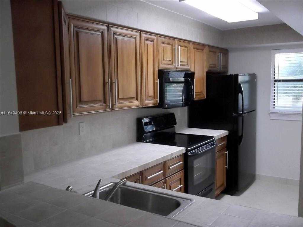 Small Image of 7777 GRANDE ST #4, Sunrise Number 6