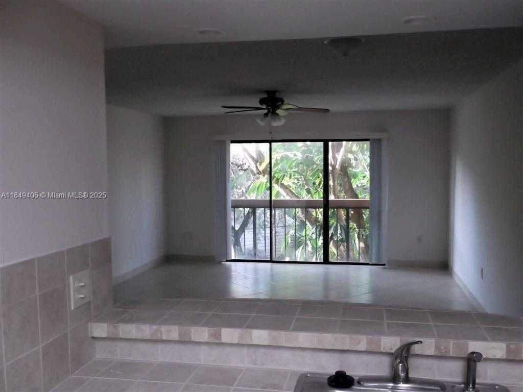 Small Image of 7777 GRANDE ST #4, Sunrise Number 8