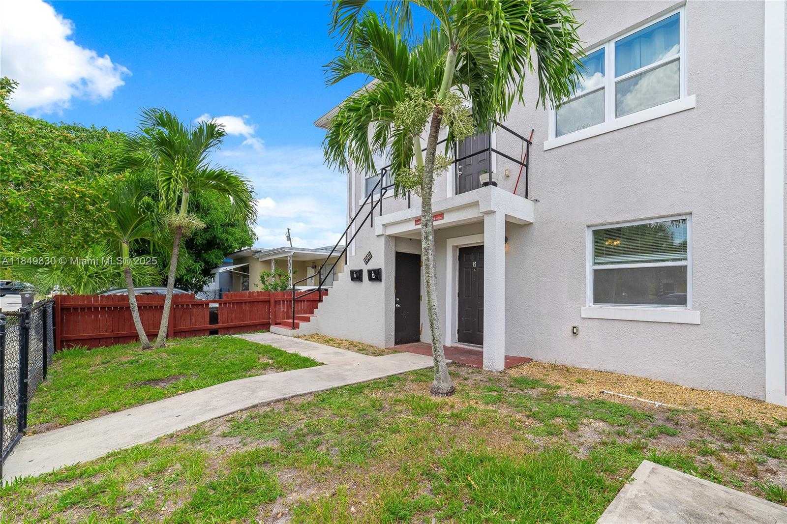 Small Image of 1040 17TH ST, West Palm Beach Number 2