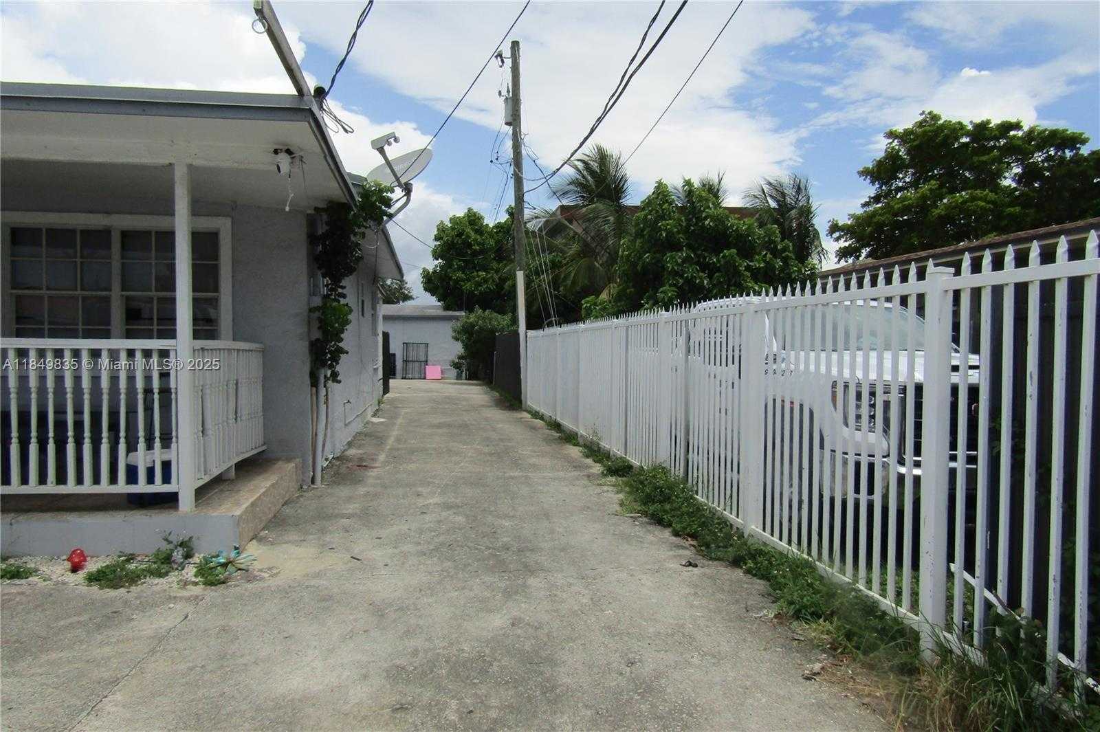 Small Image of 2223 NORTH WEST 32ND ST, Miami Number 3