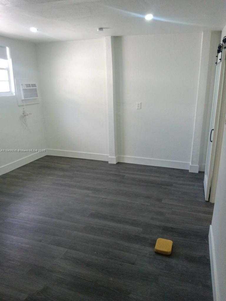 Small Image of 2223 NORTH WEST 32ND ST, Miami Number 30