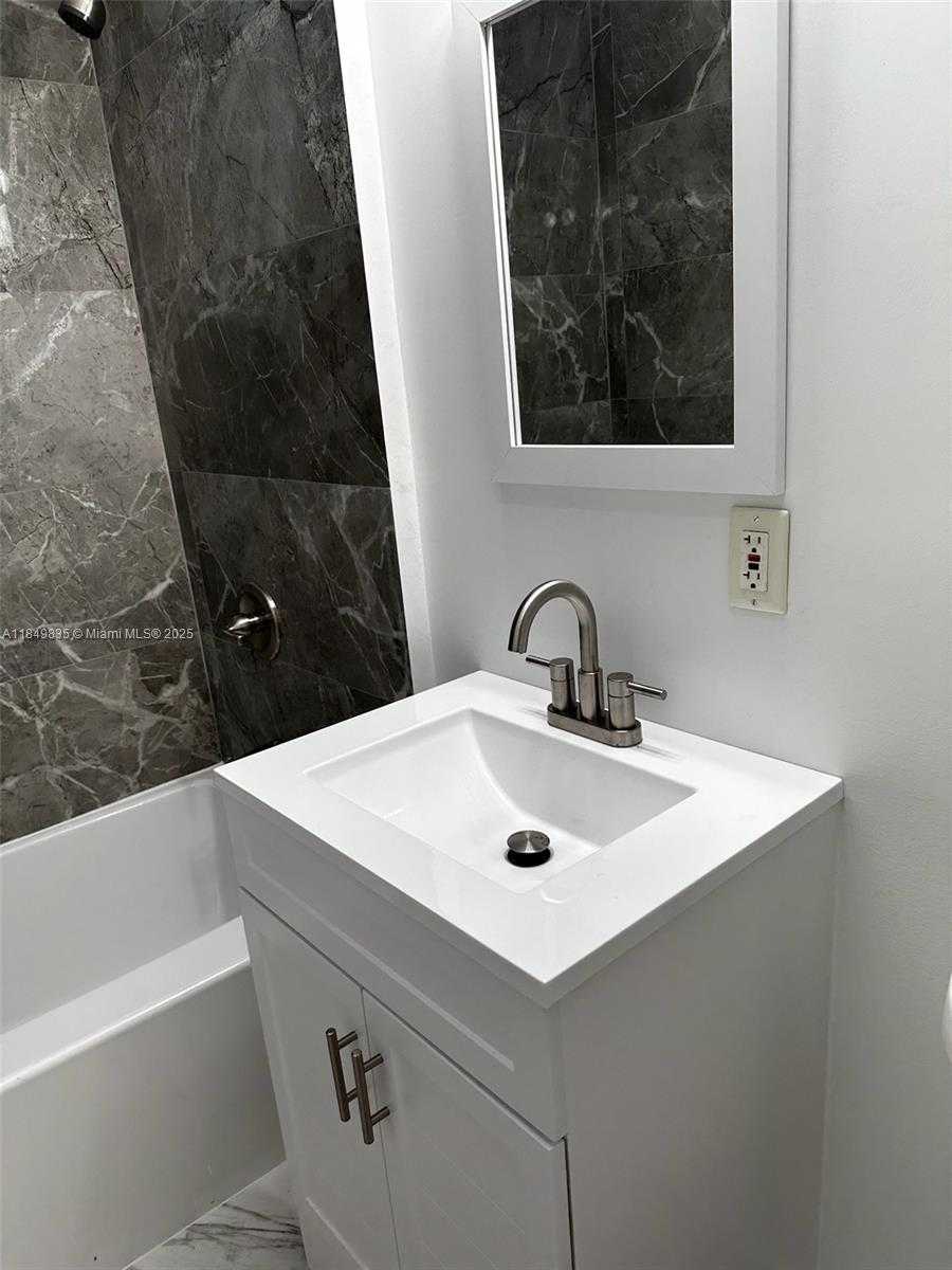 Small Image of 2223 NORTH WEST 32ND ST, Miami Number 39
