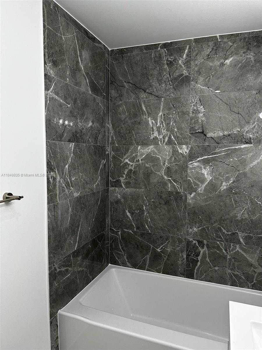 Small Image of 2223 NORTH WEST 32ND ST, Miami Number 42