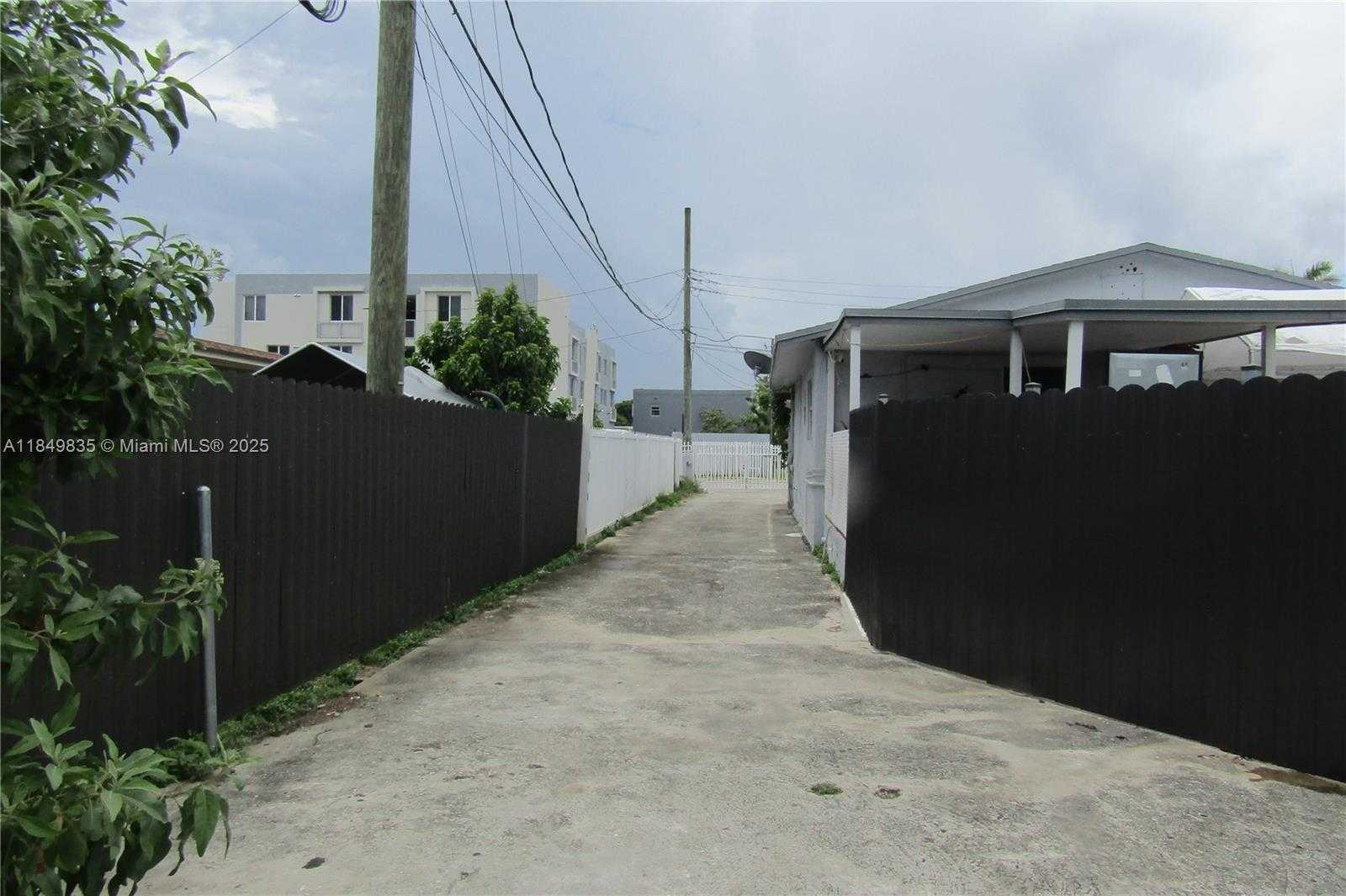 Small Image of 2223 NORTH WEST 32ND ST, Miami Number 6