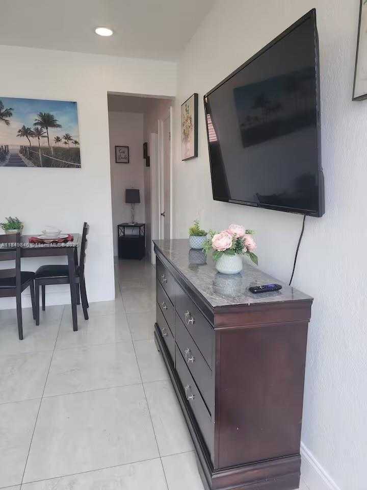Small Image of 342 VAN BUREN ST #16, Hollywood Number 14