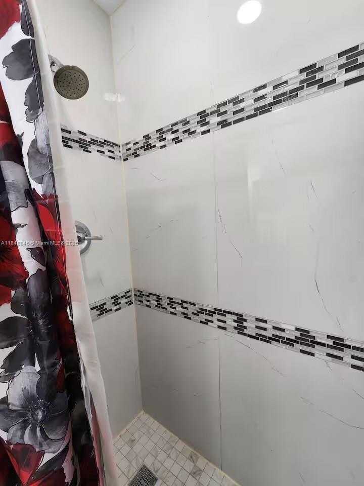 Small Image of 342 VAN BUREN ST #16, Hollywood Number 21