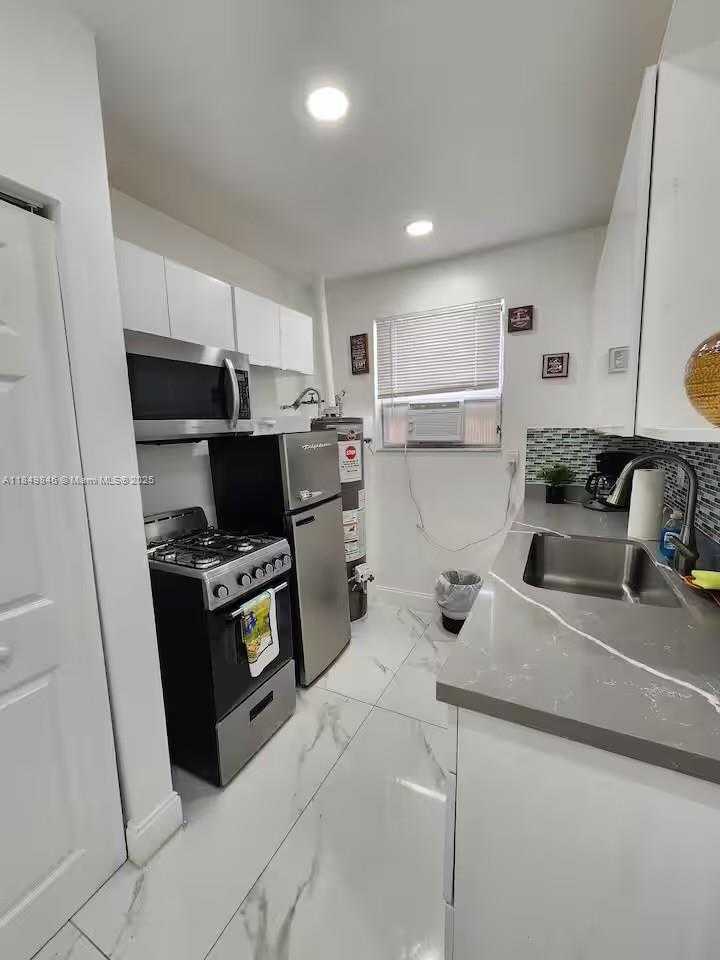 Small Image of 342 VAN BUREN ST #16, Hollywood Number 26