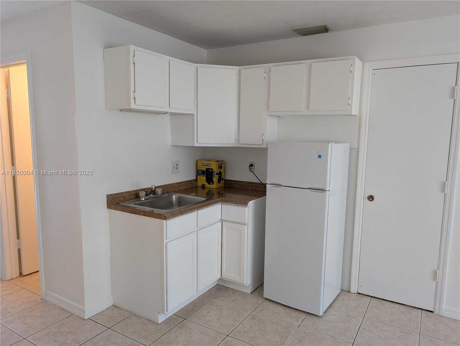 Small Image of 915 TURTLE COVE LN #2, Vero Beach Number 13