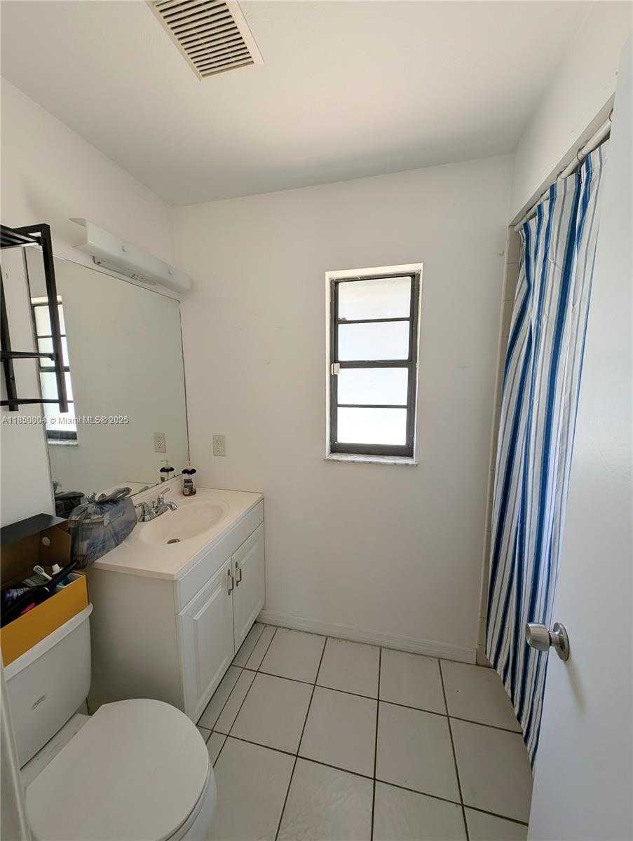 Small Image of 915 TURTLE COVE LN #2, Vero Beach Number 17