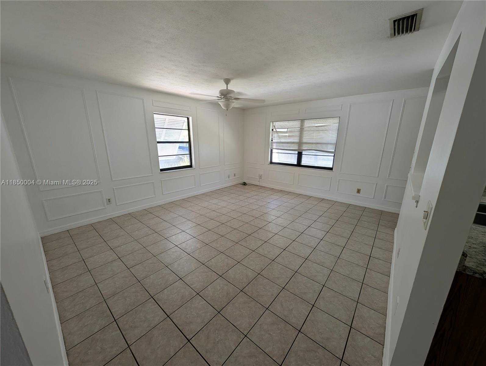 Small Image of 915 TURTLE COVE LN #2, Vero Beach Number 4