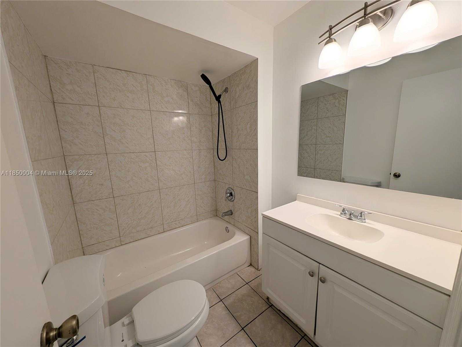 Small Image of 915 TURTLE COVE LN #2, Vero Beach Number 6