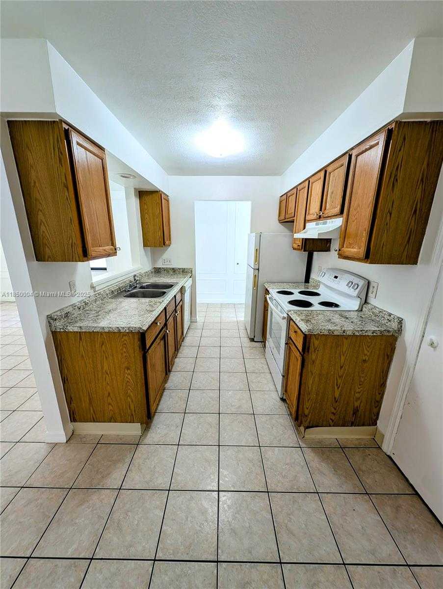 Small Image of 915 TURTLE COVE LN #2, Vero Beach Number 8