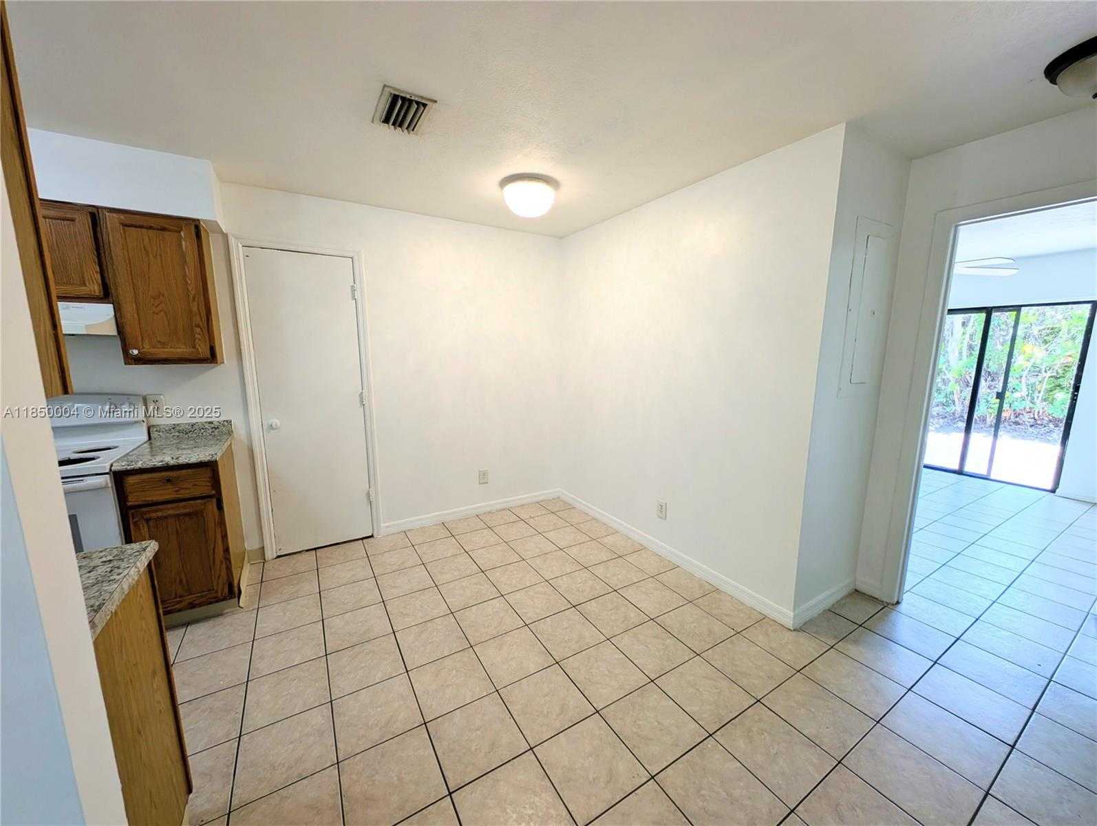 Small Image of 915 TURTLE COVE LN #2, Vero Beach Number 9