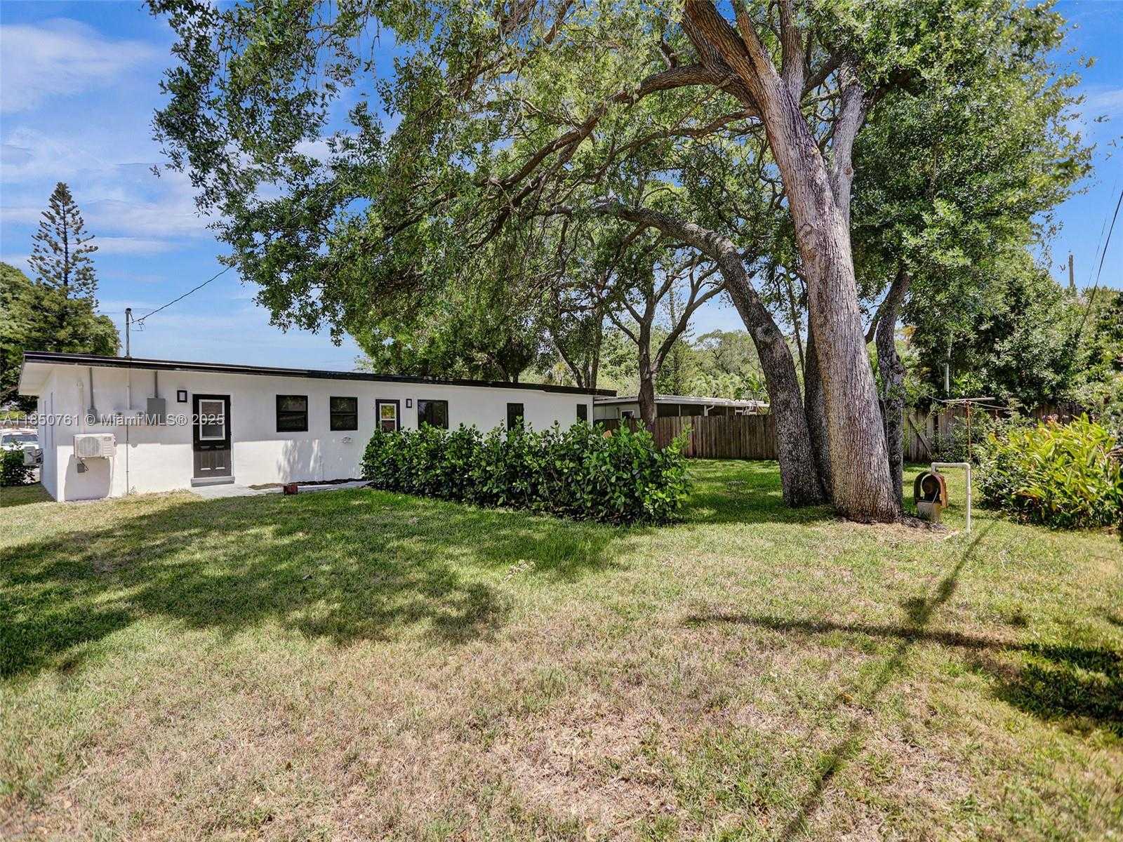 Small Image of 950 SOUTH WEST 29TH ST, Fort Lauderdale Number 5