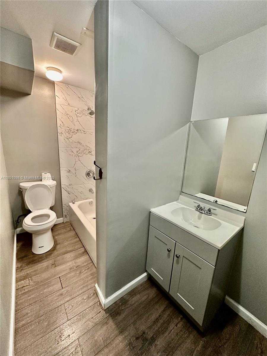 Small Image of 6326 NORTH WEST 4TH AVE, Miami Number 10