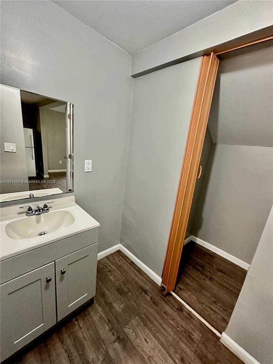 Small Image of 6326 NORTH WEST 4TH AVE, Miami Number 11