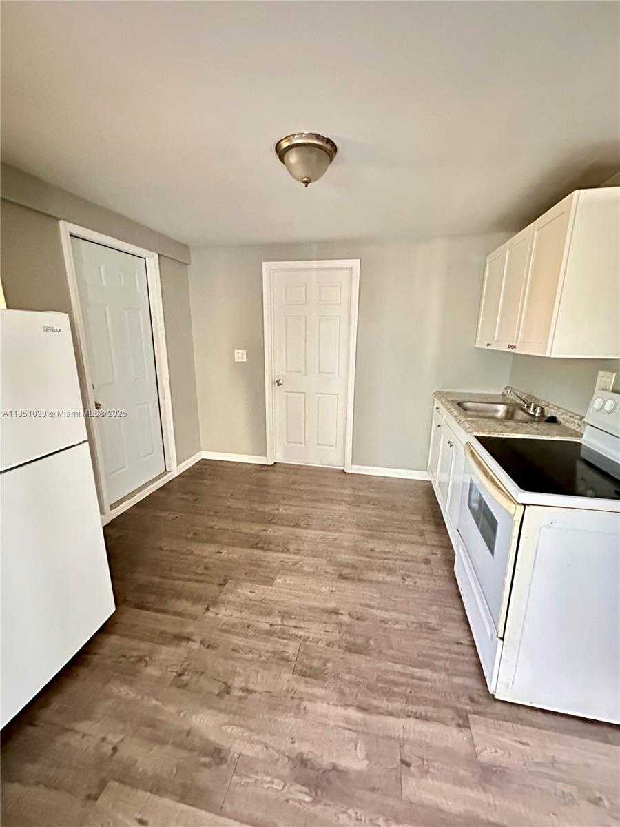Small Image of 6326 NORTH WEST 4TH AVE, Miami Number 12
