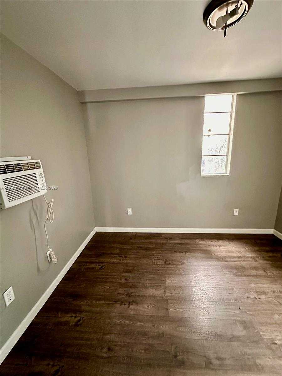 Small Image of 6326 NORTH WEST 4TH AVE, Miami Number 14