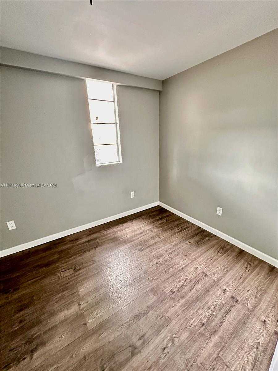 Small Image of 6326 NORTH WEST 4TH AVE, Miami Number 15
