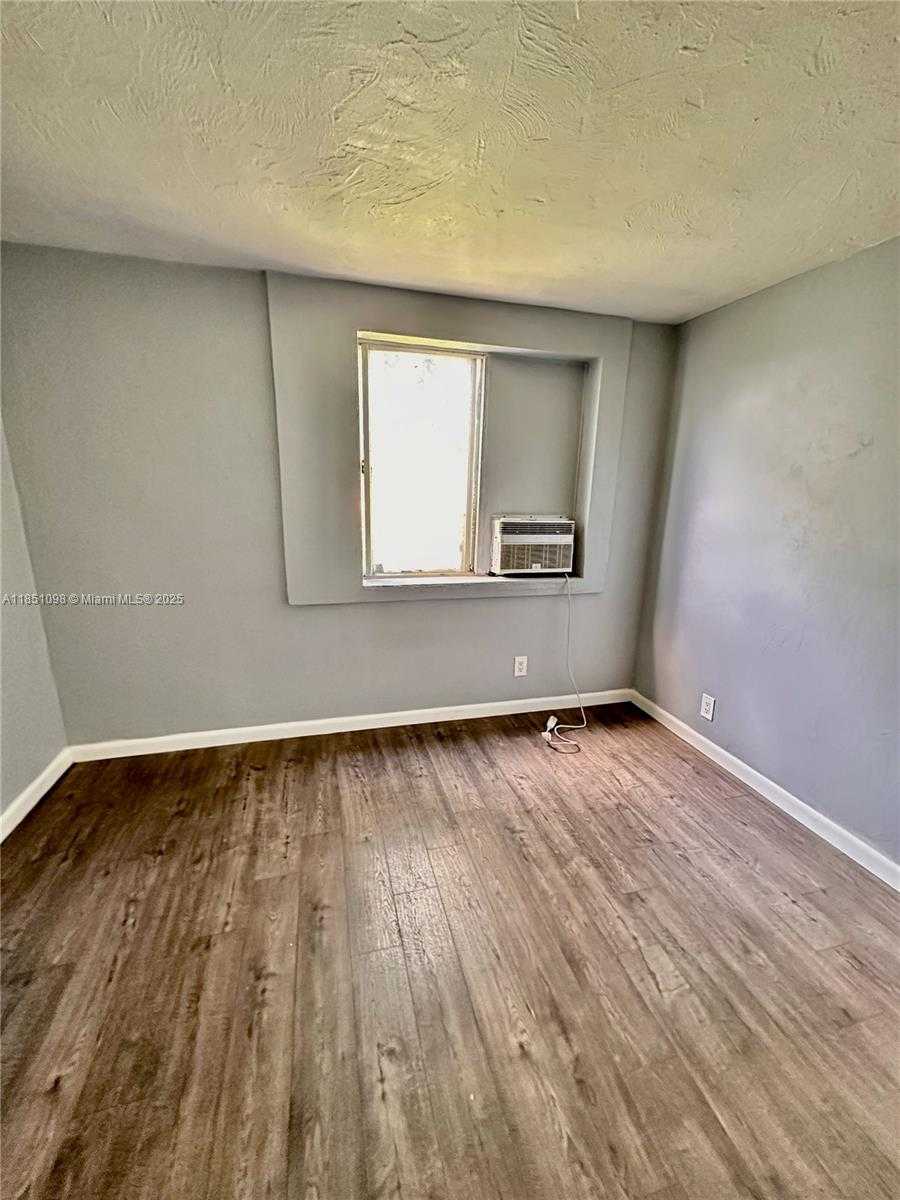 Small Image of 6326 NORTH WEST 4TH AVE, Miami Number 7