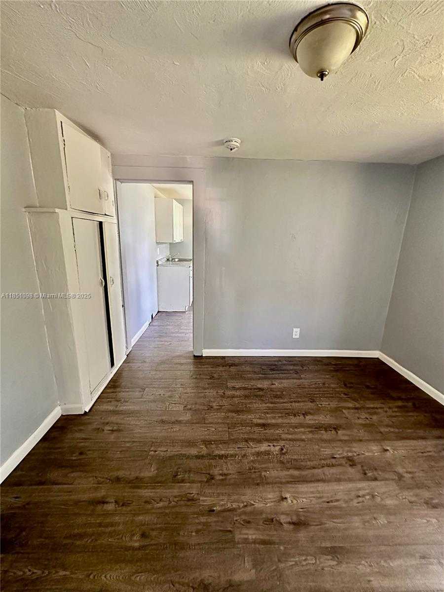 Small Image of 6326 NORTH WEST 4TH AVE, Miami Number 8