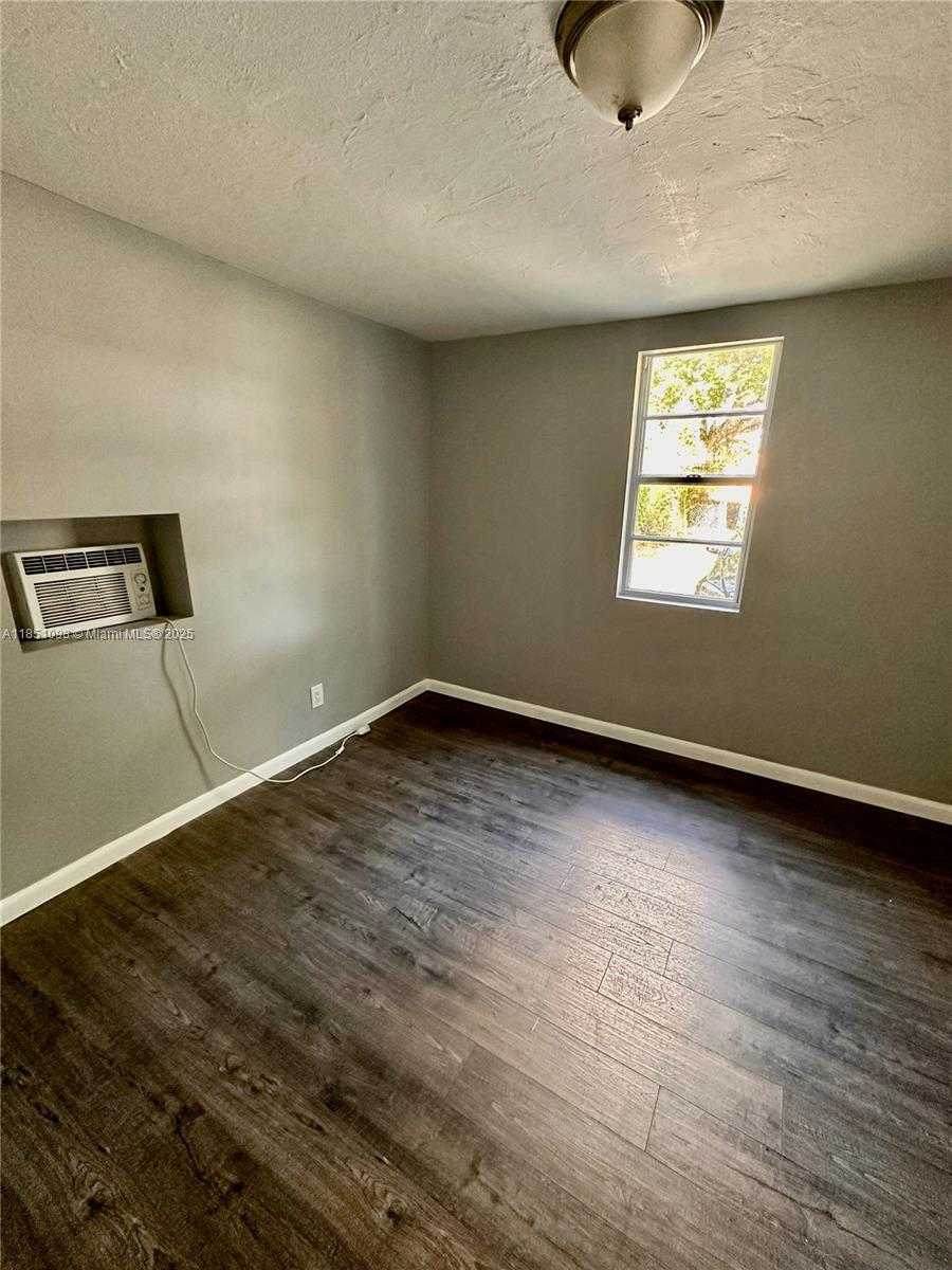 Small Image of 6326 NORTH WEST 4TH AVE, Miami Number 9