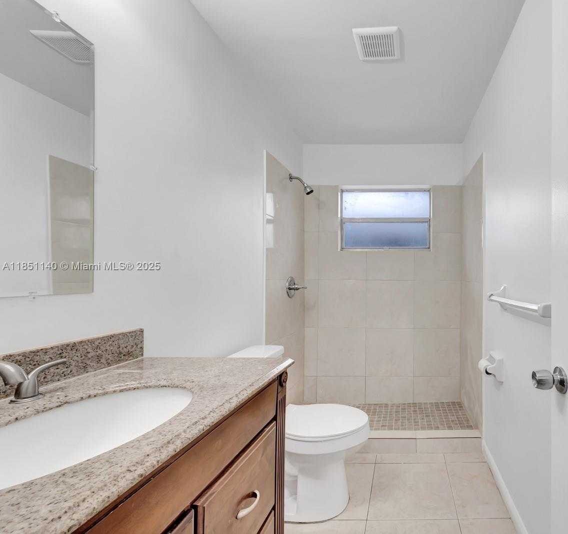 Small Image of 2610 RIVERLAND DR #2, Fort Lauderdale Number 12