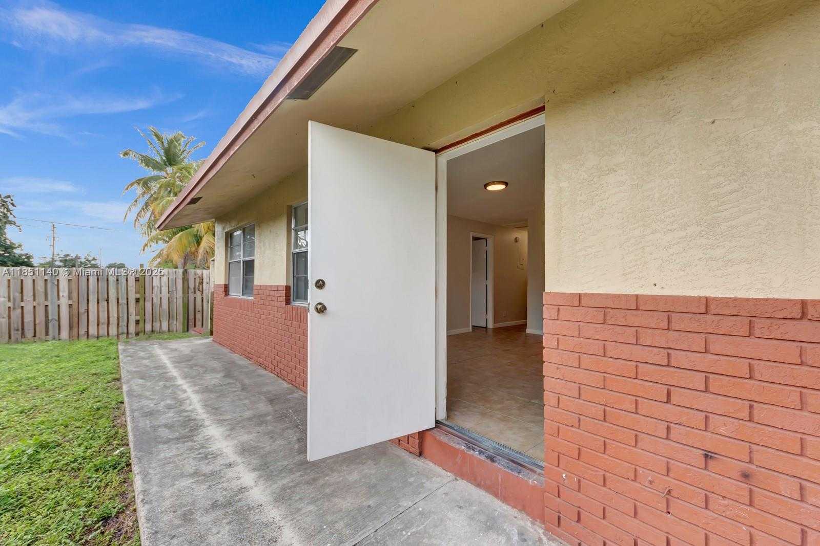 Small Image of 2610 RIVERLAND DR #2, Fort Lauderdale Number 16