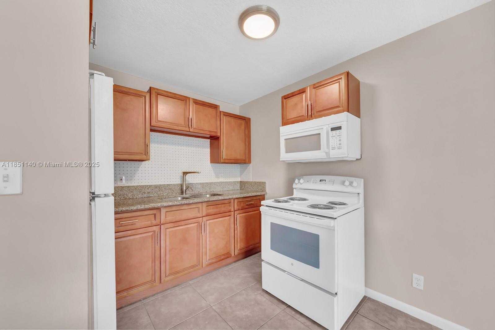 Small Image of 2610 RIVERLAND DR #2, Fort Lauderdale Number 19