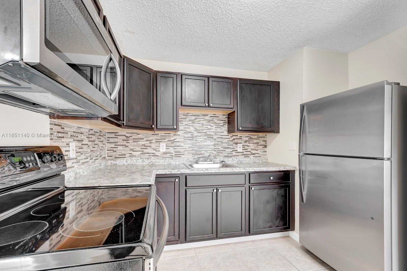 Small Image of 2610 RIVERLAND DR #2, Fort Lauderdale Number 2