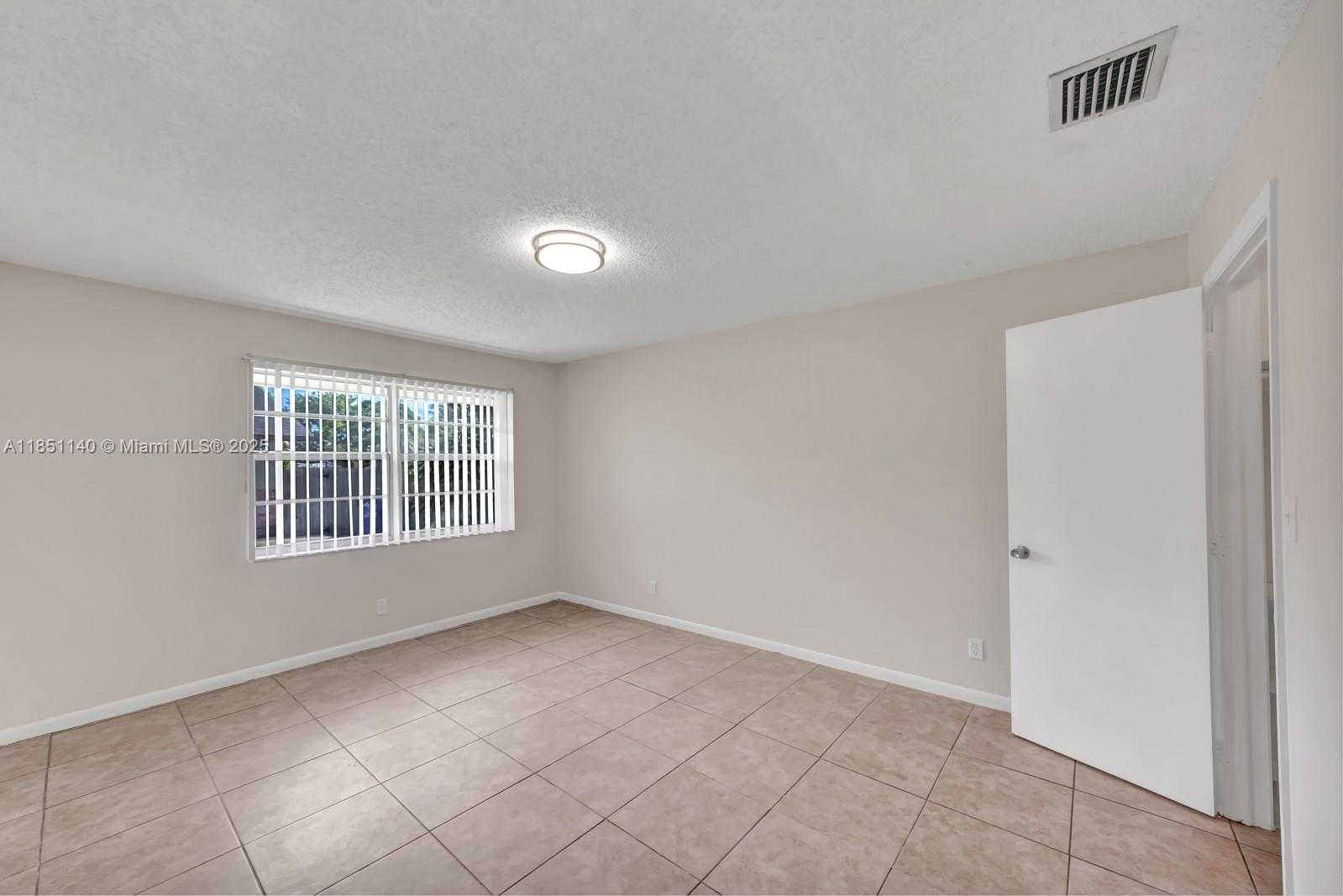 Small Image of 2610 RIVERLAND DR #2, Fort Lauderdale Number 21