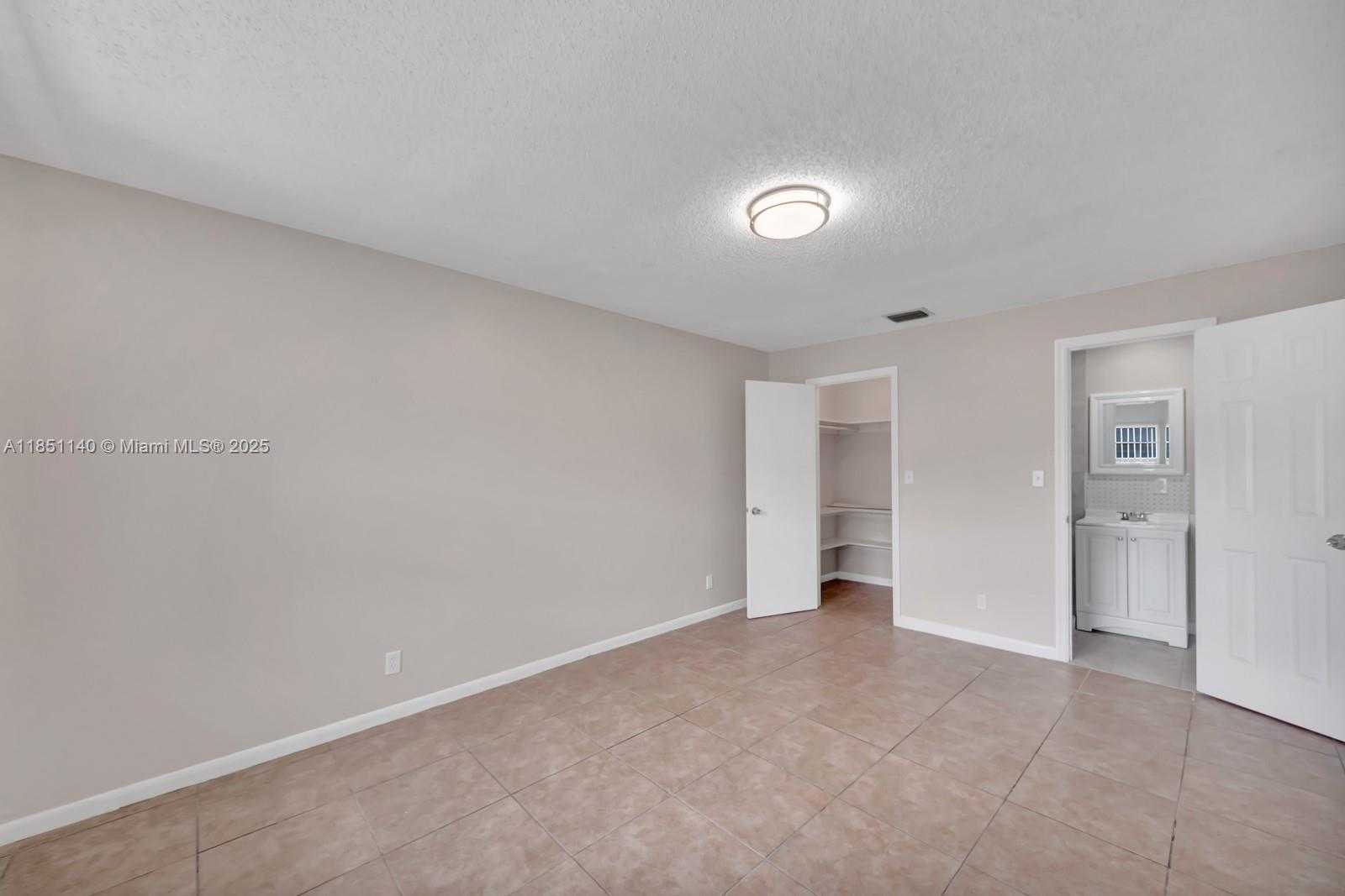 Small Image of 2610 RIVERLAND DR #2, Fort Lauderdale Number 22